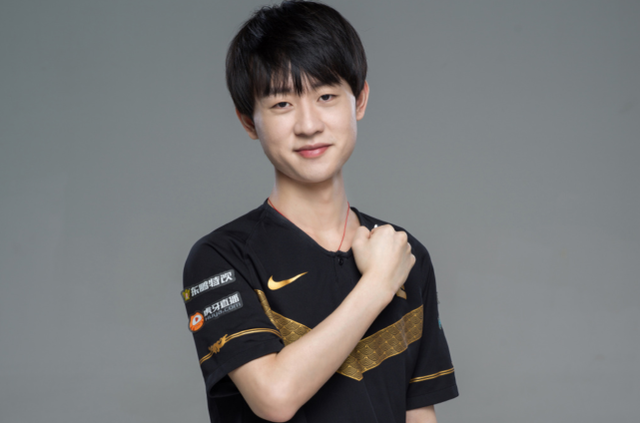 司职中前卫 司职中前卫